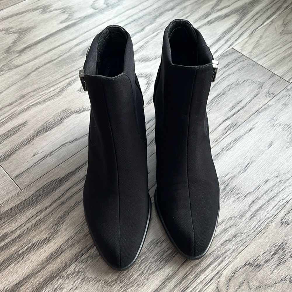 Stuart Weitzman ankle booties size 7.5N